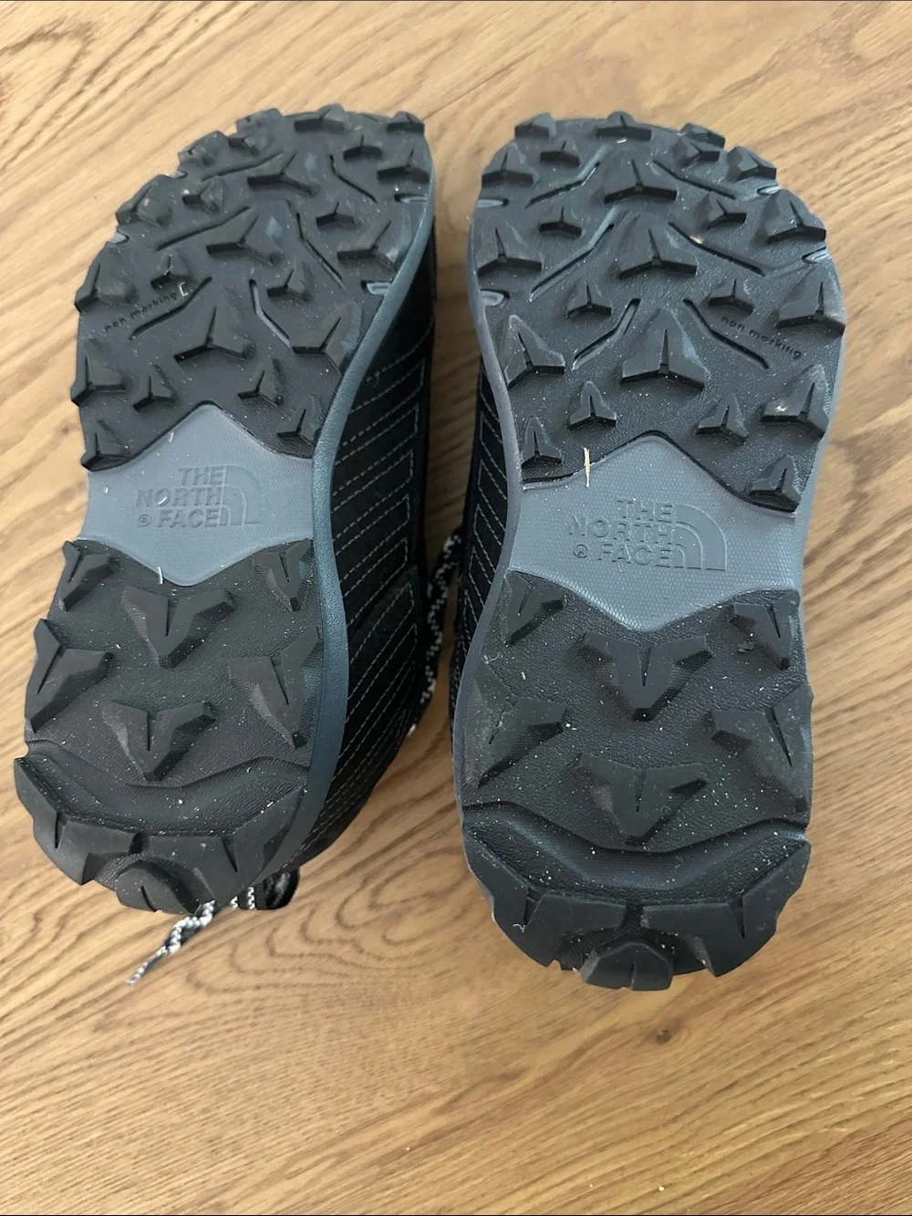 The North Face Youth Fastpack Hiker Waterproof shoes